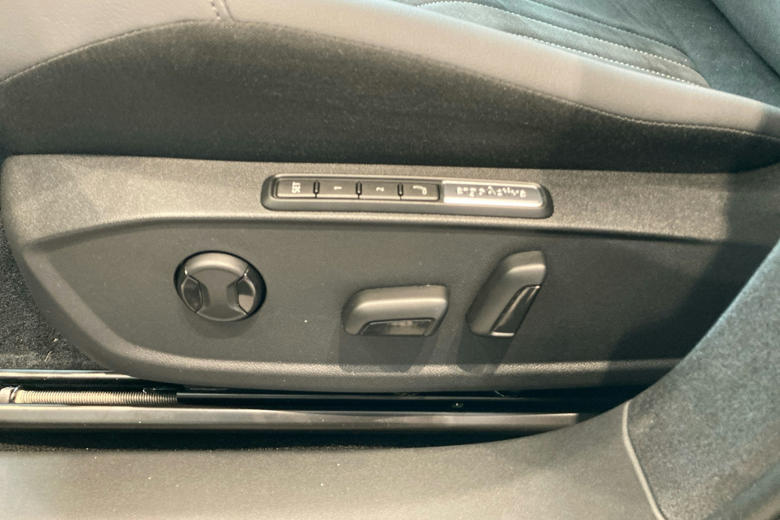 musta Volkswagen ID.4 2025 kuva 16.