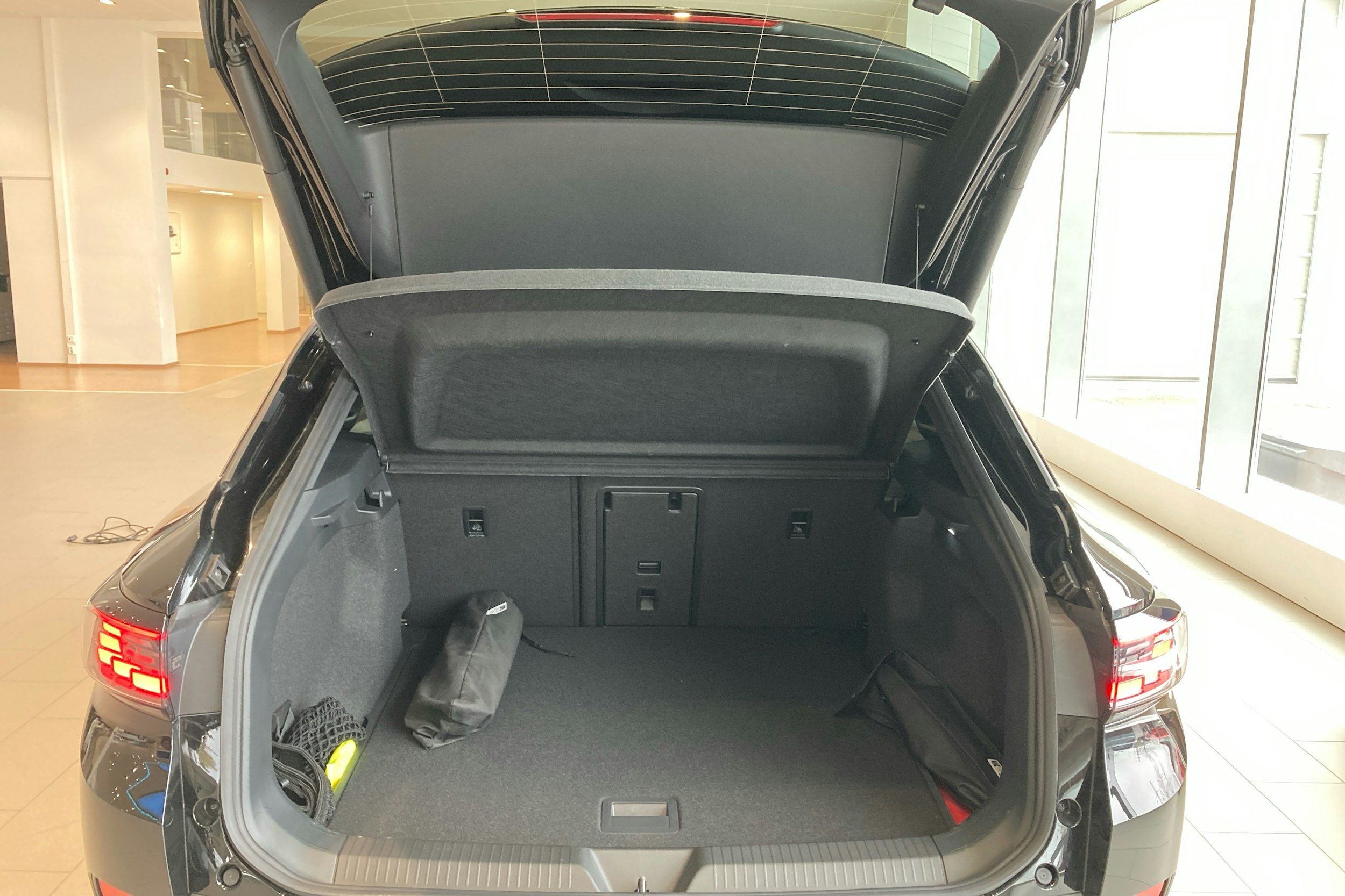 musta Volkswagen ID.4 2025 kuva 17.