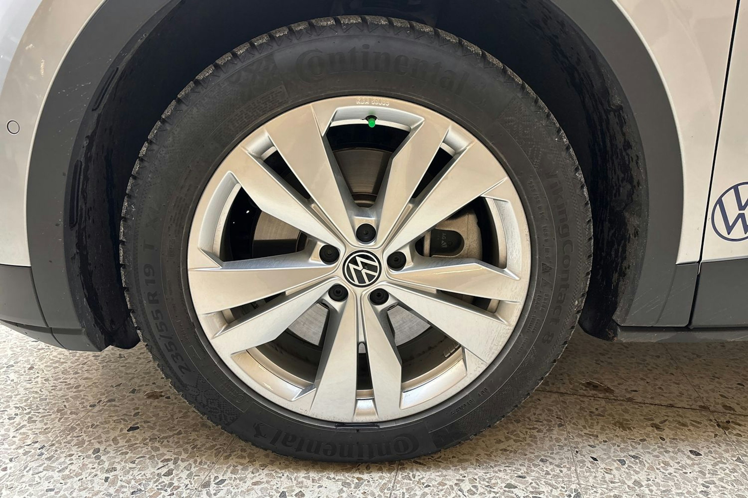 harmaa Volkswagen ID.4 2025 kuva 10.