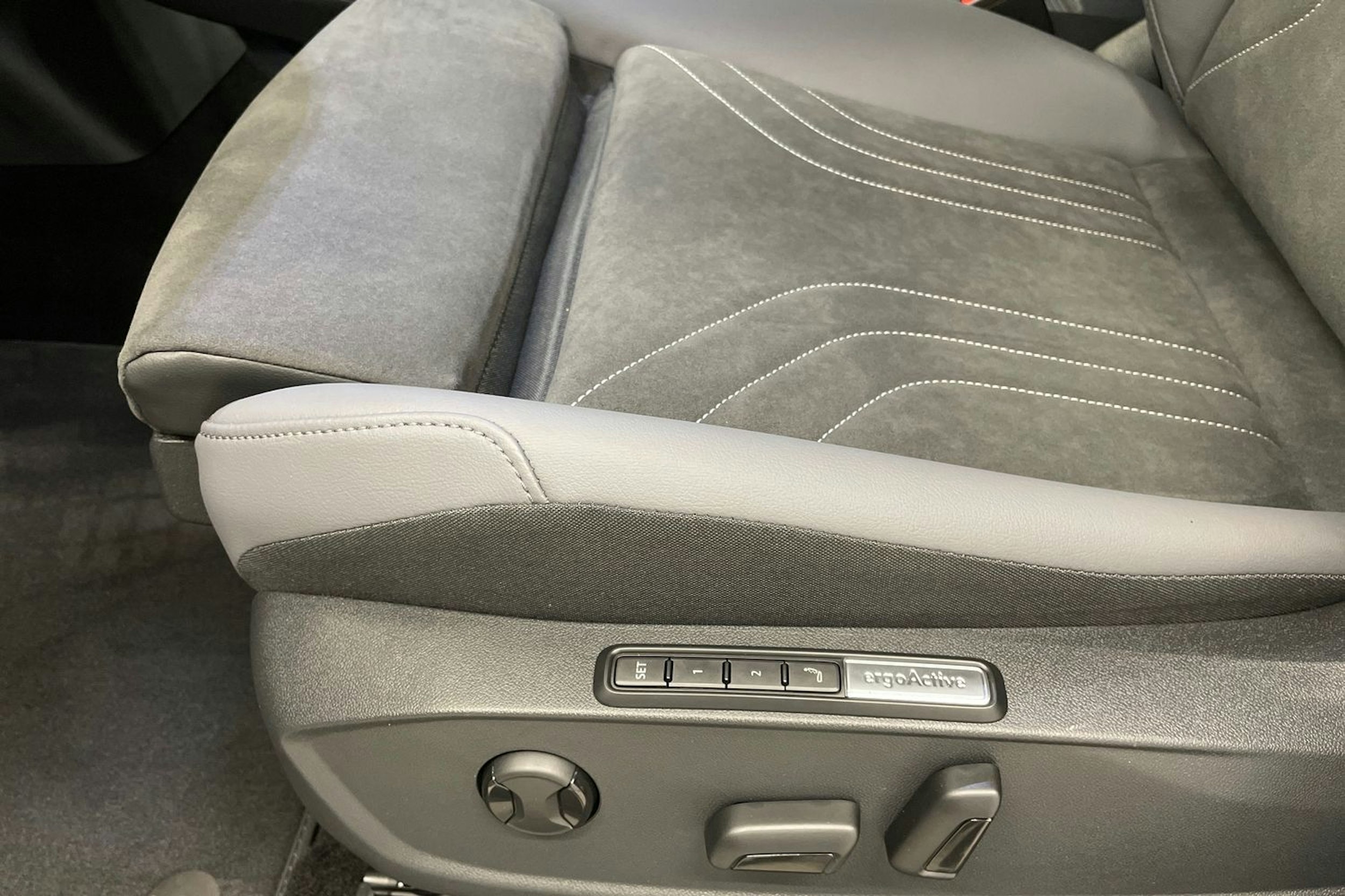 valkoinen Volkswagen ID.4 2025 kuva 11.