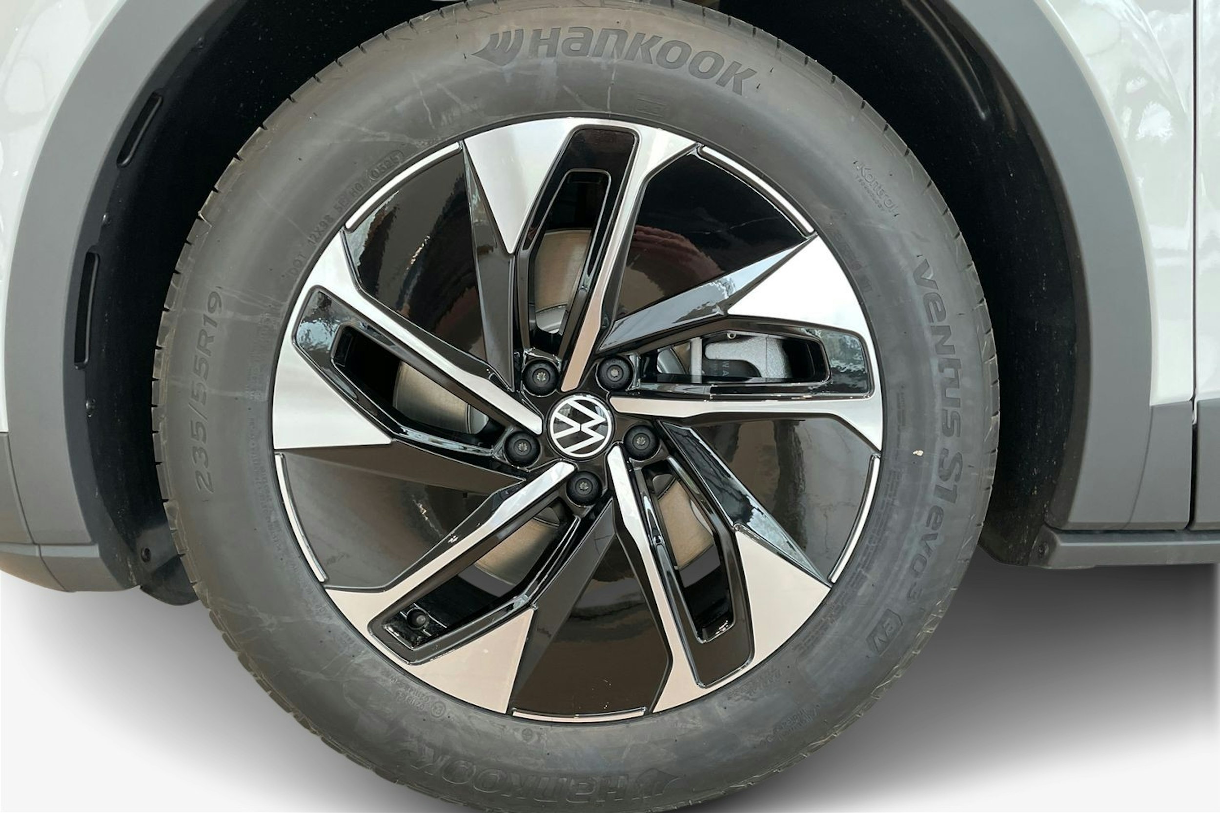 valkoinen Volkswagen ID.4 2025 kuva 9.