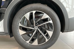 valkoinen Volkswagen ID.4 2025 kuva 10.