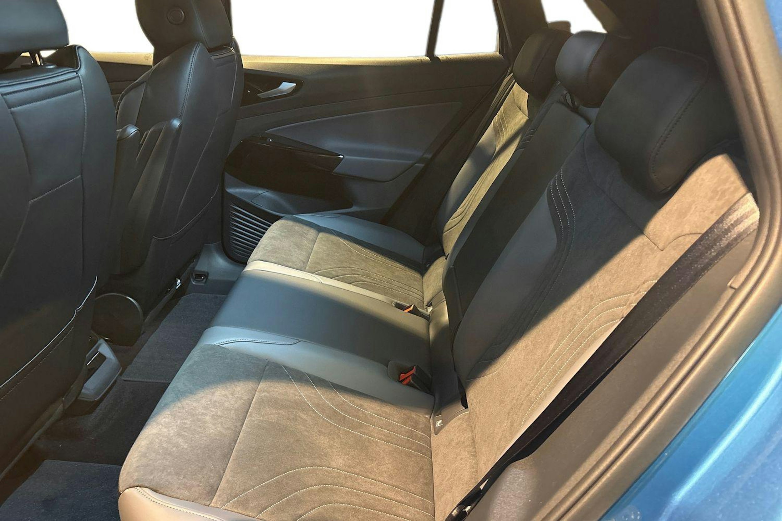 sininen Volkswagen ID.4 2025 kuva 8.