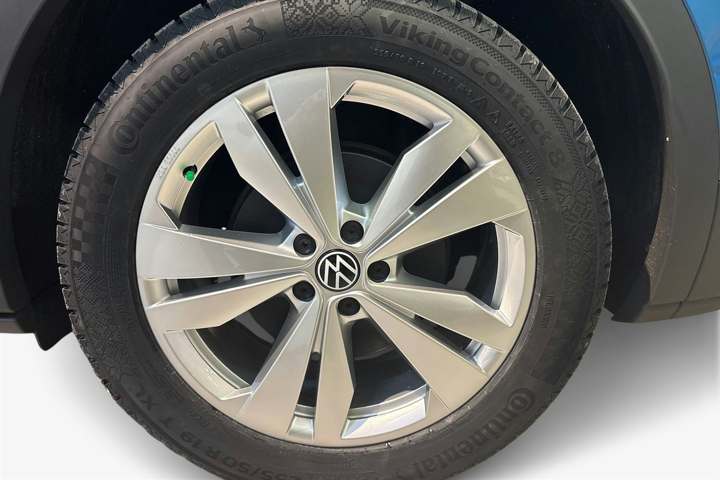 sininen Volkswagen ID.4 2025 kuva 9.