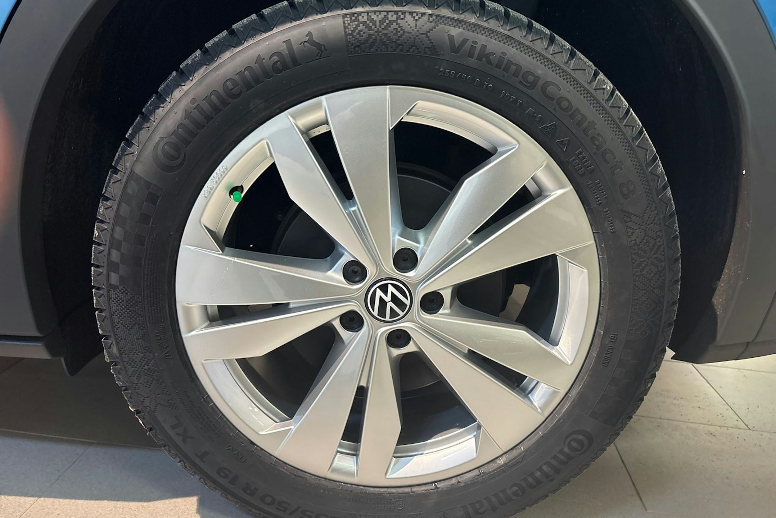 sininen Volkswagen ID.4 2025 kuva 10.