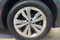 sininen Volkswagen ID.4 2025 kuva 10.