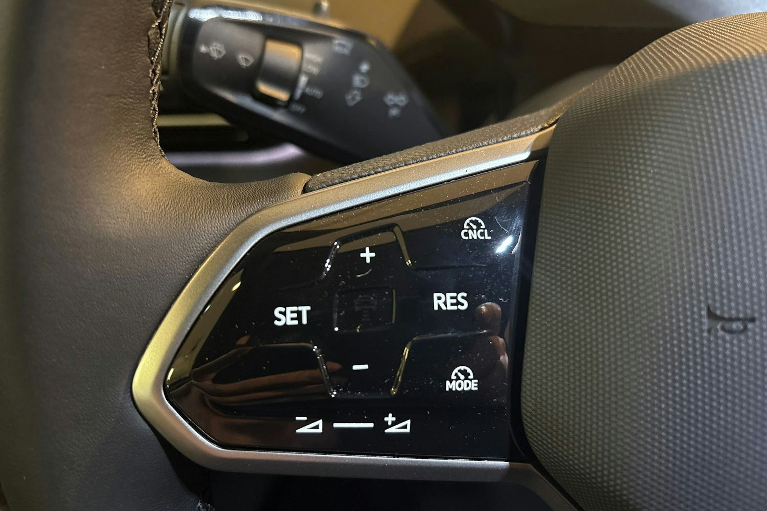 sininen Volkswagen ID.4 2025 kuva 12.