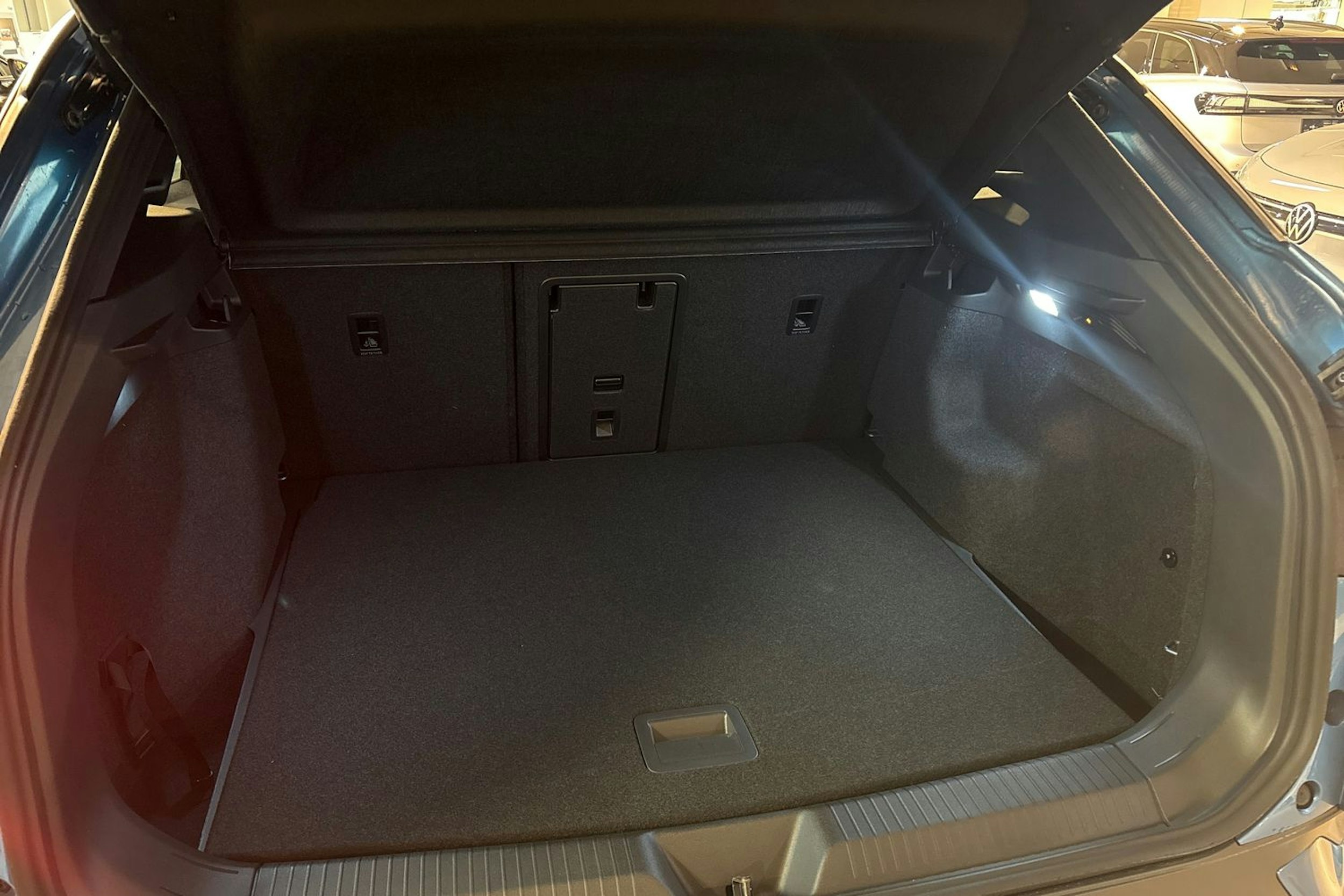 sininen Volkswagen ID.4 2025 kuva 23.