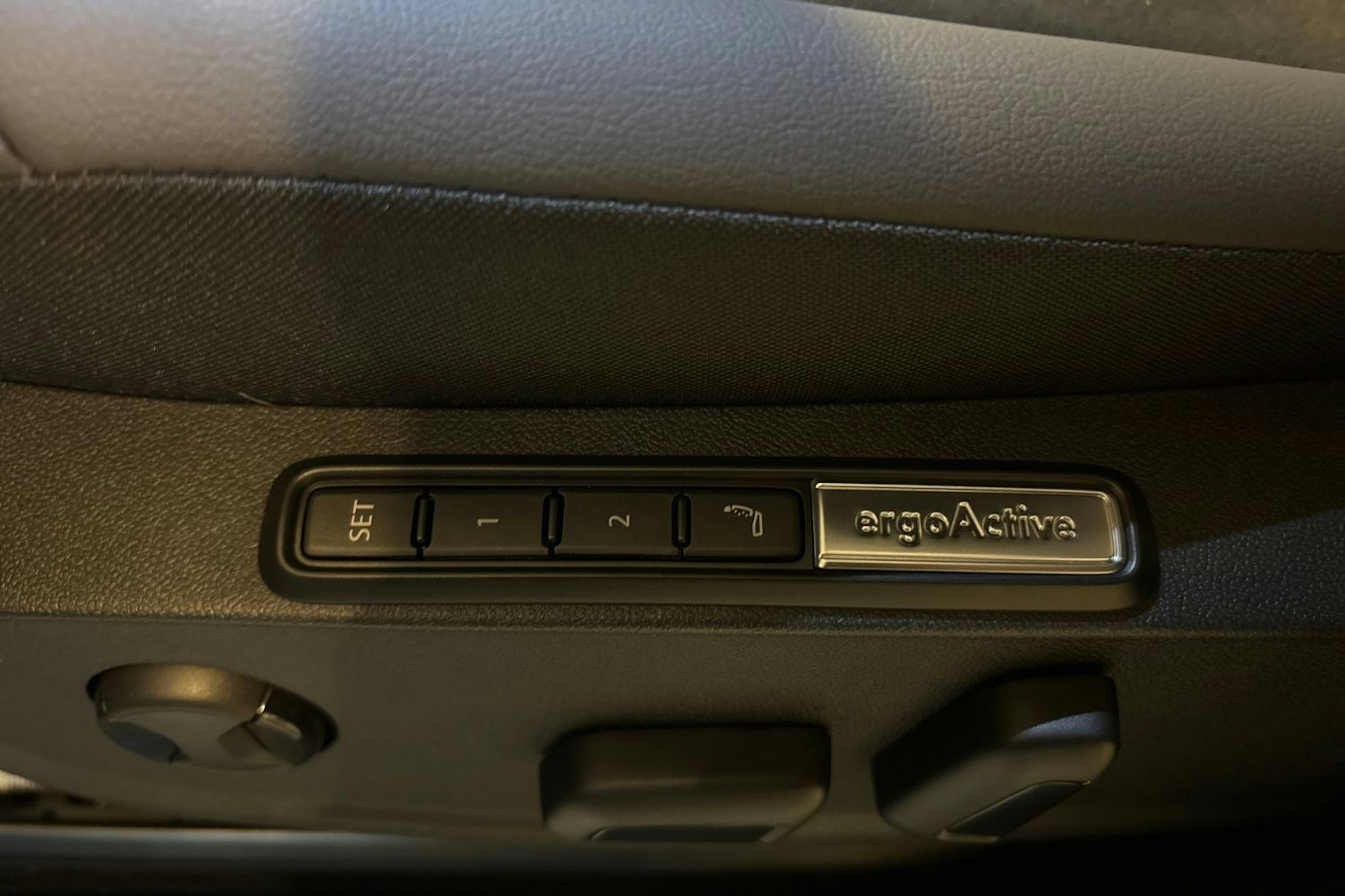 sininen Volkswagen ID.4 2025 kuva 24.