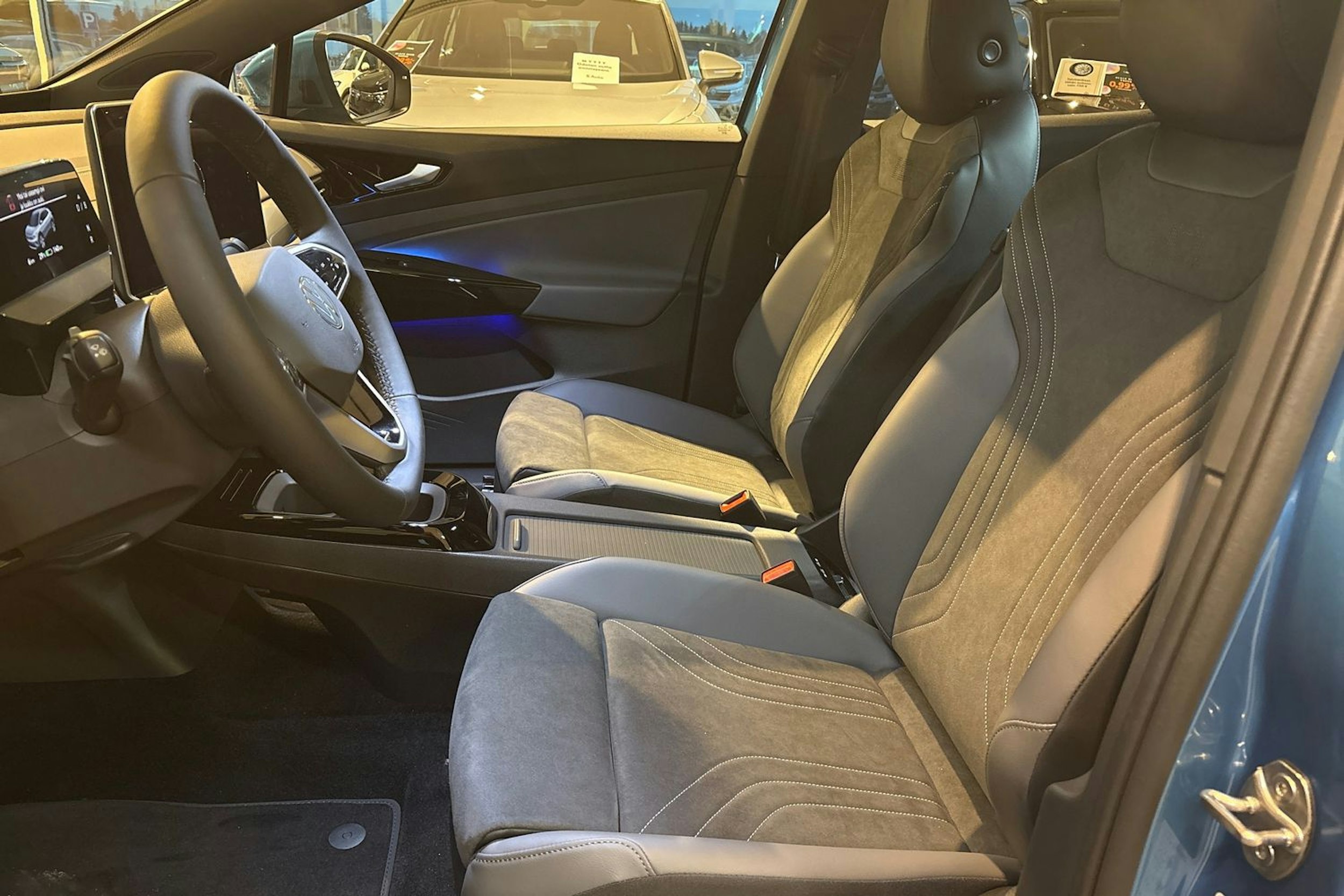 sininen Volkswagen ID.4 2025 kuva 25.