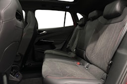 punainen Volkswagen ID.4 2025 kuva 10.