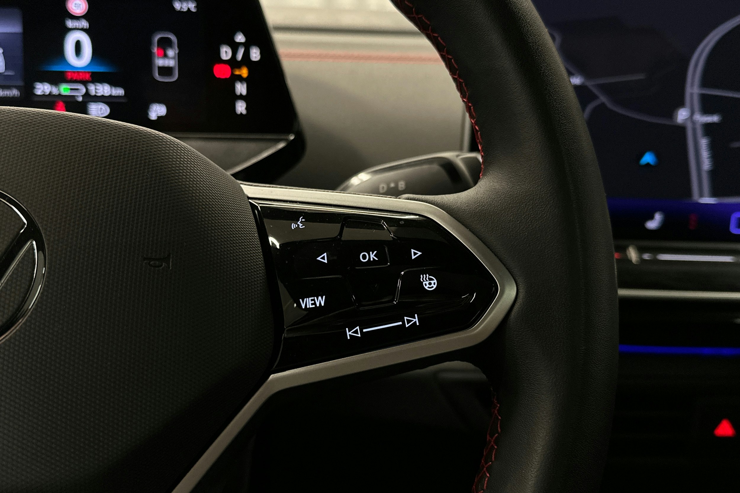 punainen Volkswagen ID.4 2025 kuva 15.