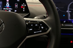 punainen Volkswagen ID.4 2025 kuva 15.