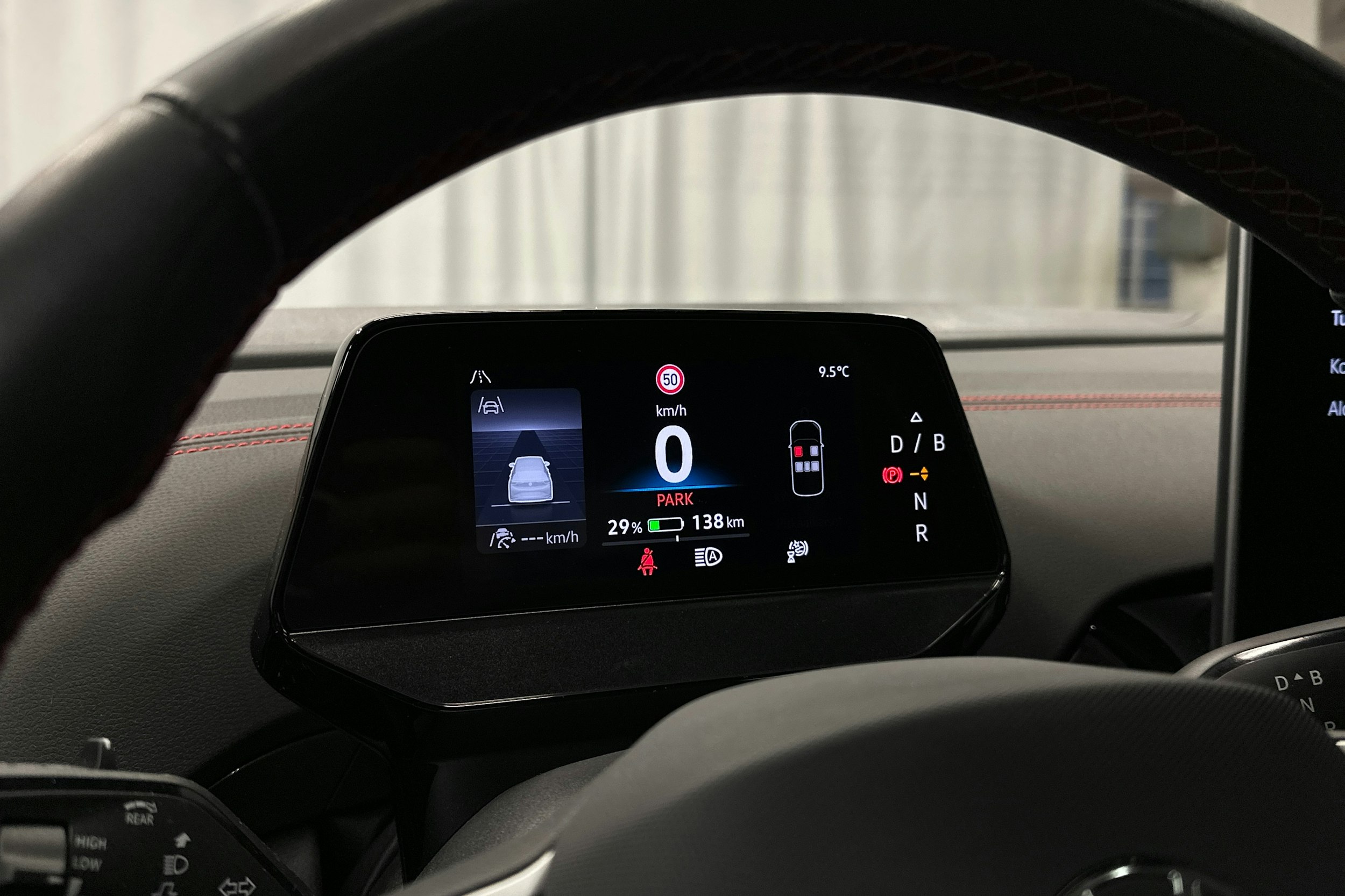 punainen Volkswagen ID.4 2025 kuva 16.