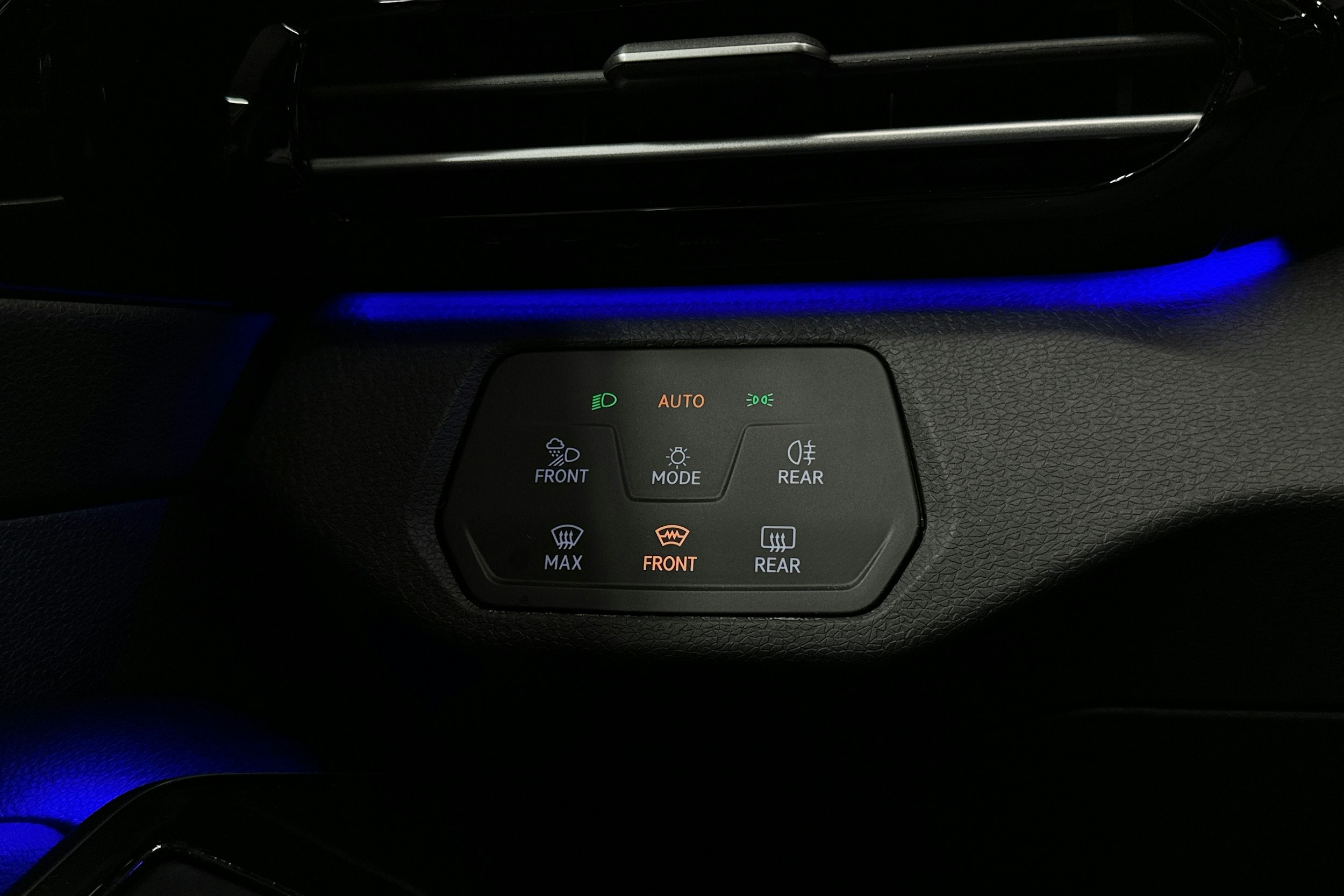 punainen Volkswagen ID.4 2025 kuva 25.