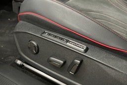 punainen Volkswagen ID.4 2025 kuva 27.