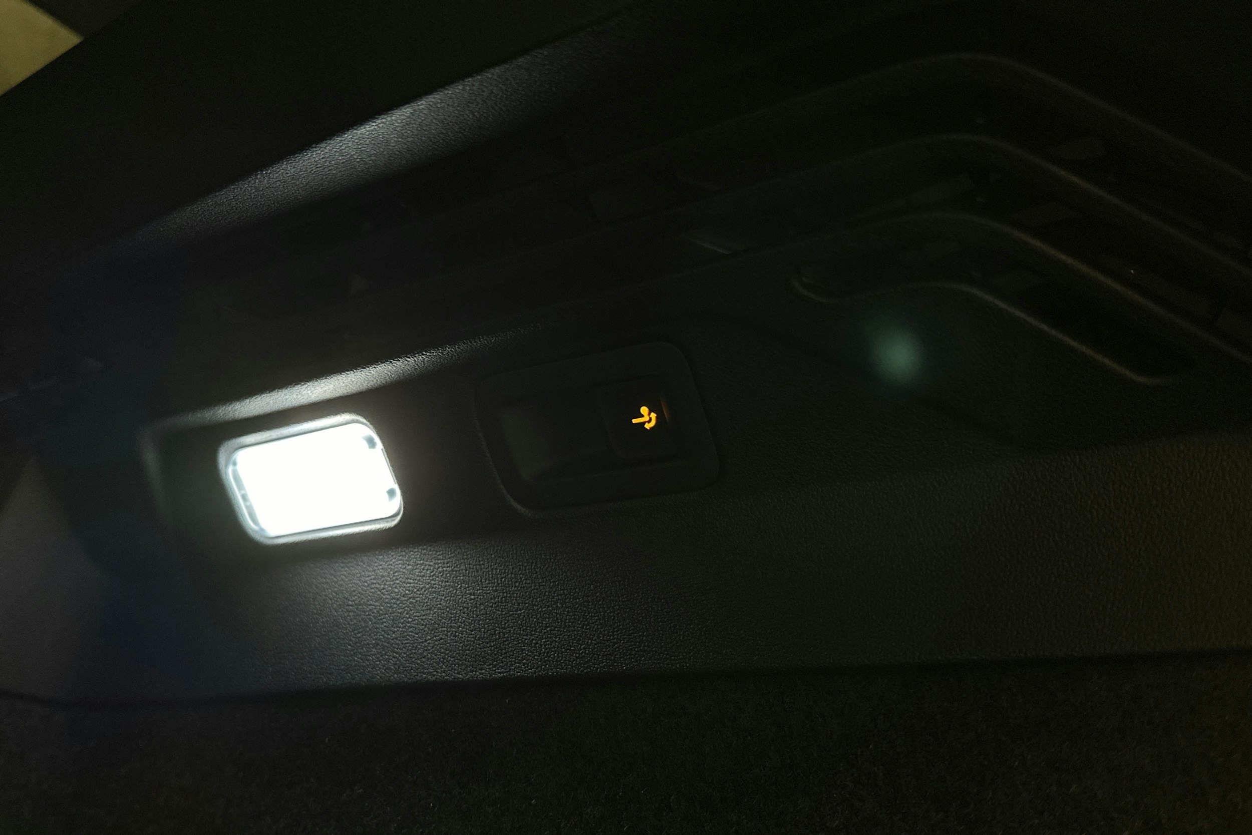 punainen Volkswagen ID.4 2025 kuva 29.