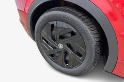 punainen Volkswagen ID.4 2025 kuva 11.