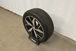 punainen Volkswagen ID.4 2025 kuva 13.