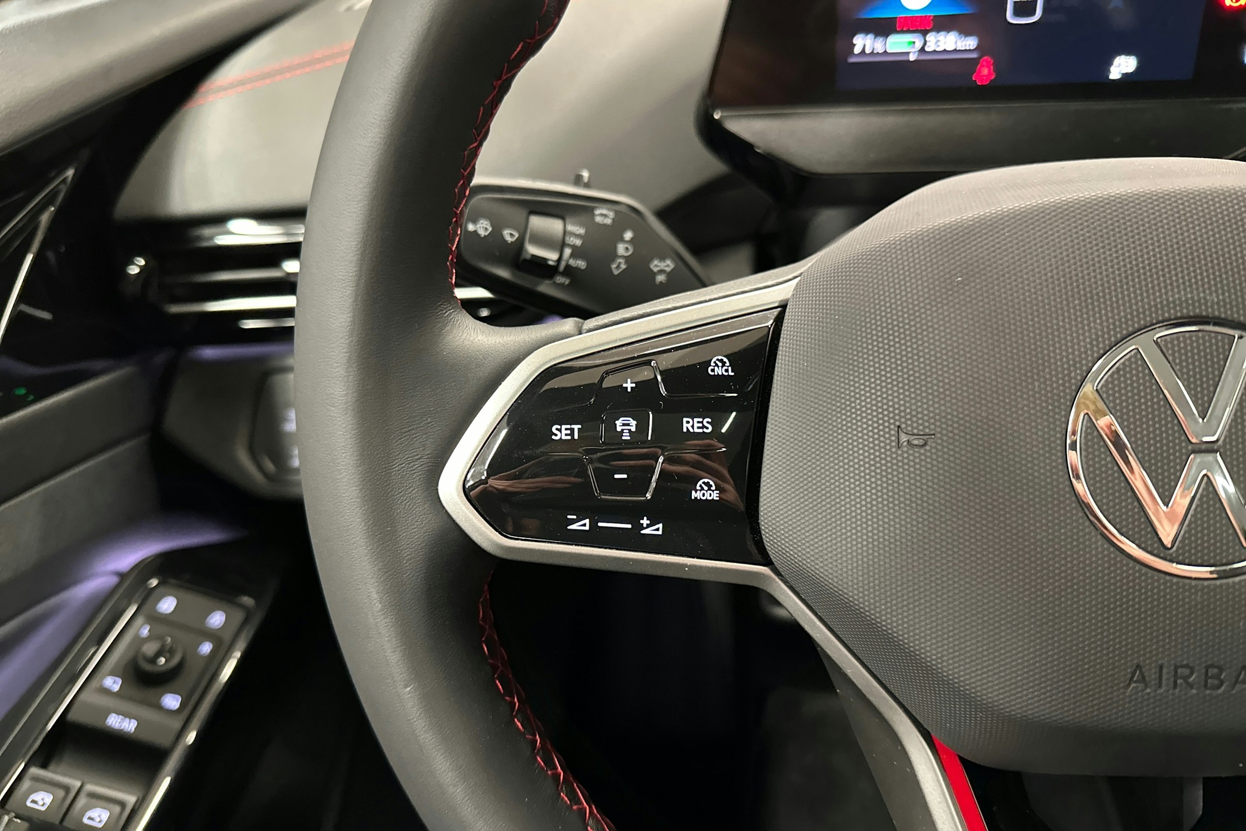 punainen Volkswagen ID.4 2025 kuva 14.