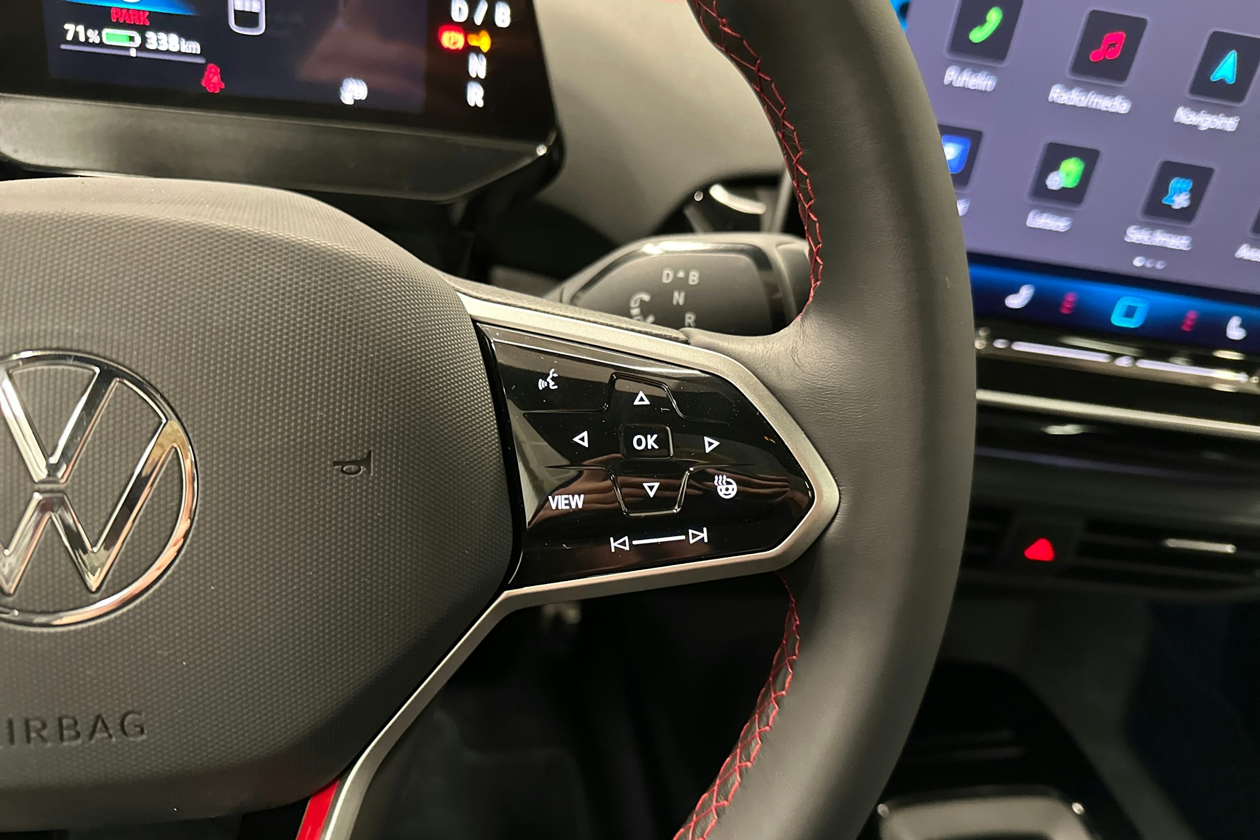 punainen Volkswagen ID.4 2025 kuva 15.