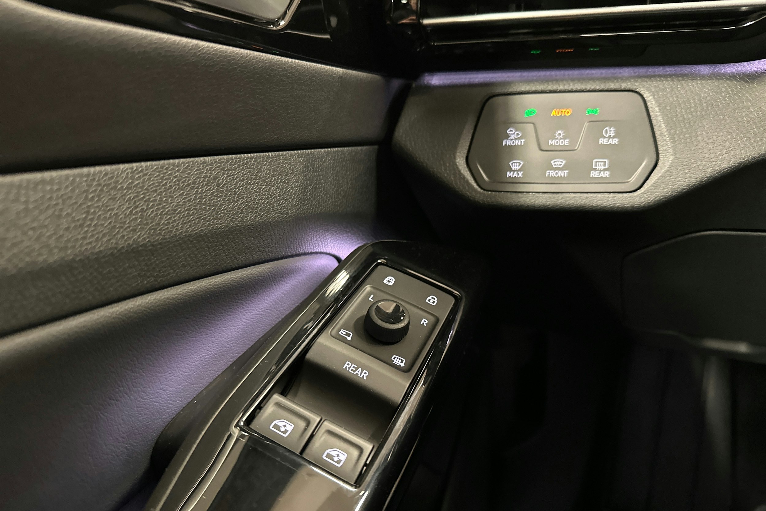 punainen Volkswagen ID.4 2025 kuva 16.