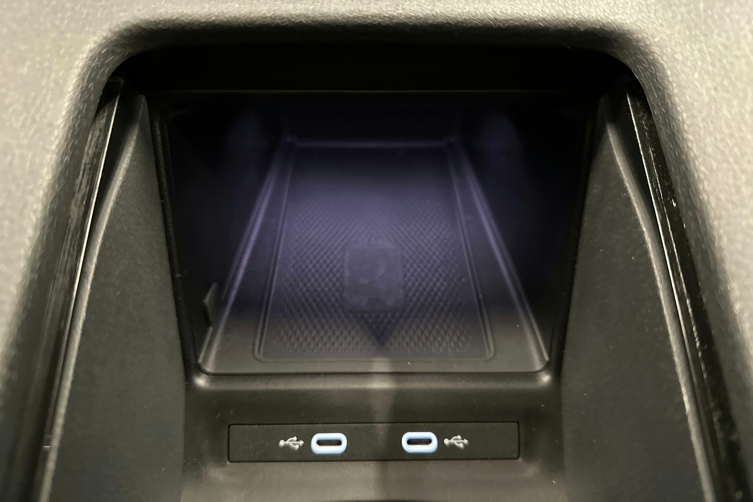 punainen Volkswagen ID.4 2025 kuva 28.