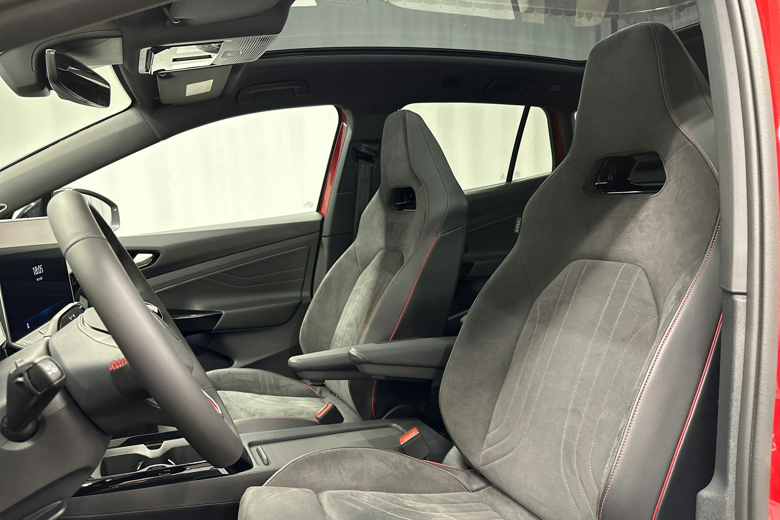 punainen Volkswagen ID.4 2025 kuva 30.