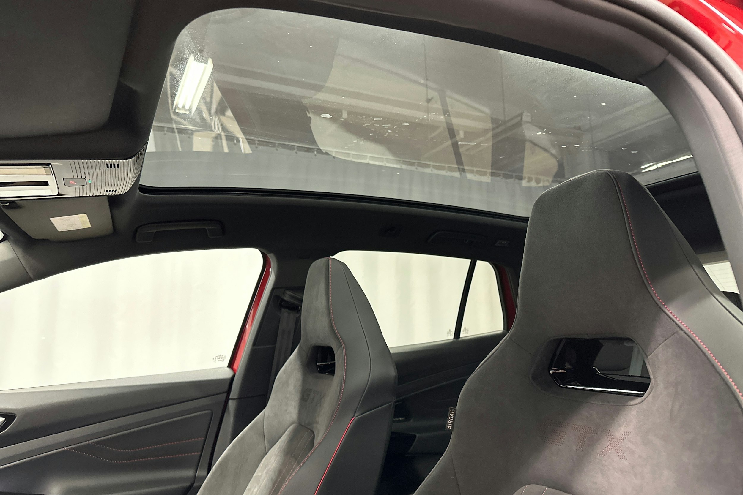 punainen Volkswagen ID.4 2025 kuva 32.