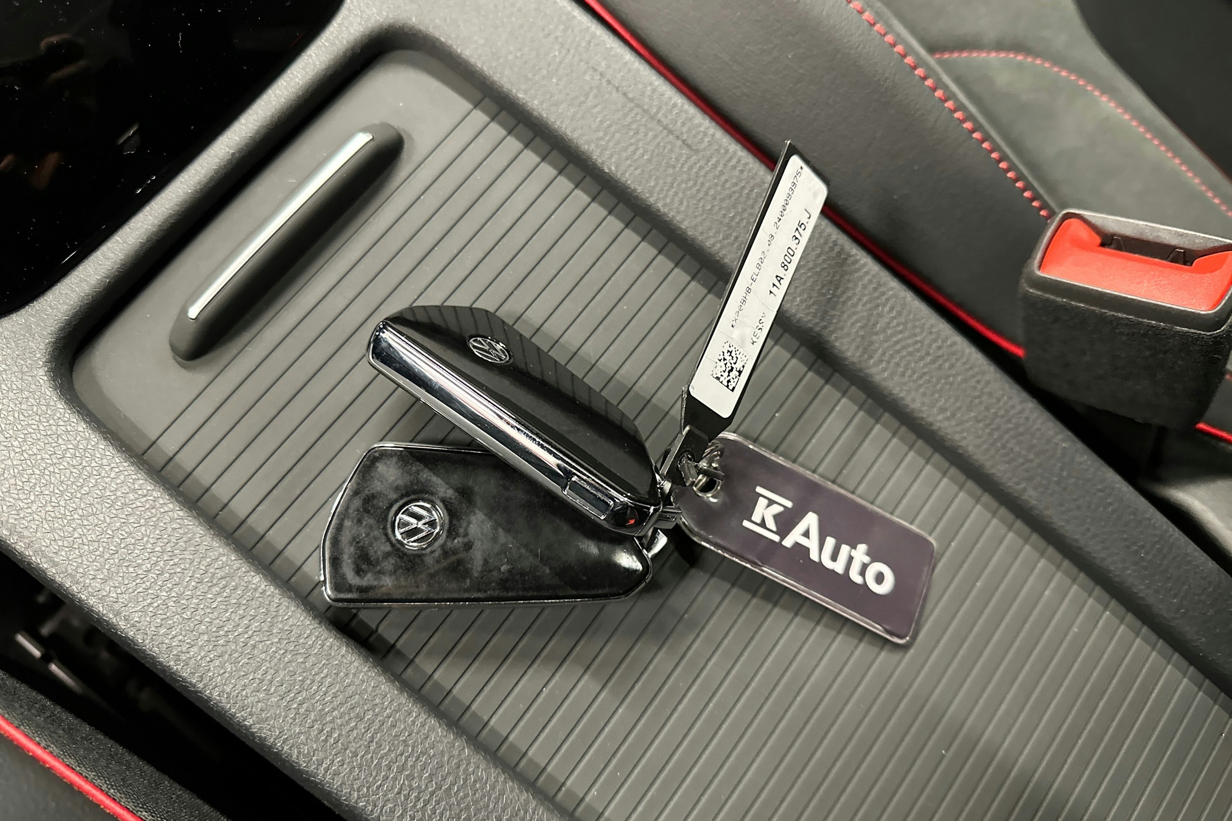 punainen Volkswagen ID.4 2025 kuva 35.