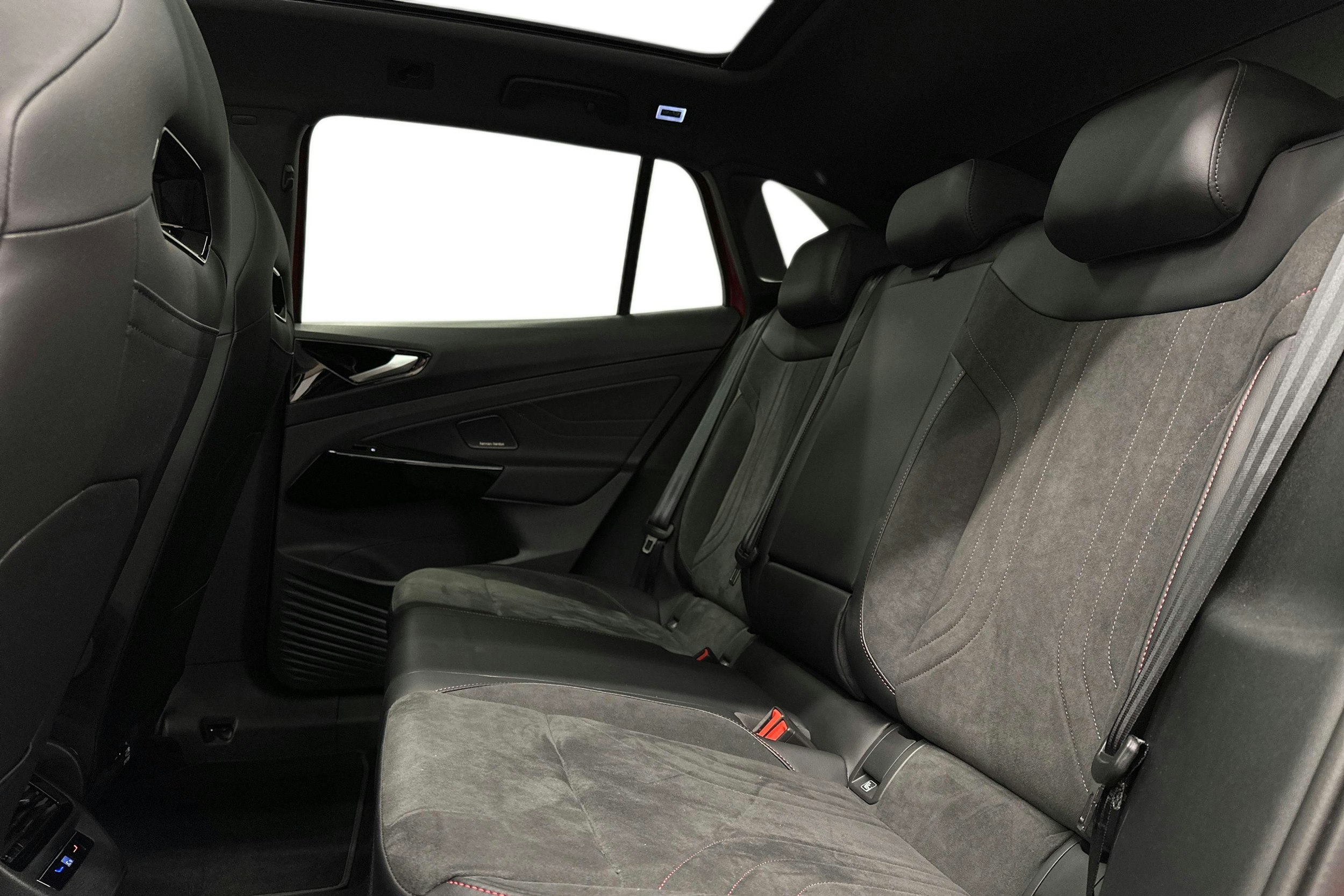 punainen Volkswagen ID.4 2025 kuva 10.