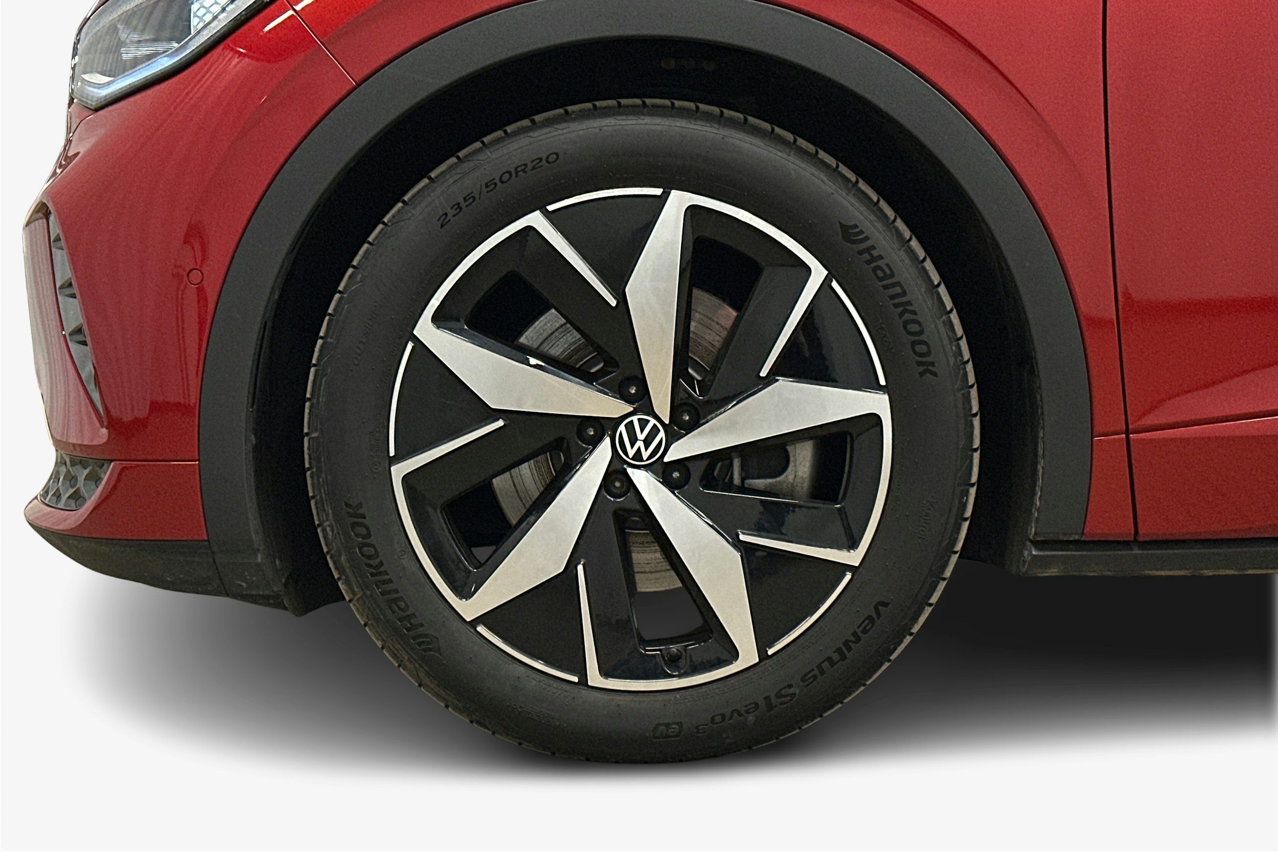 punainen Volkswagen ID.4 2025 kuva 11.