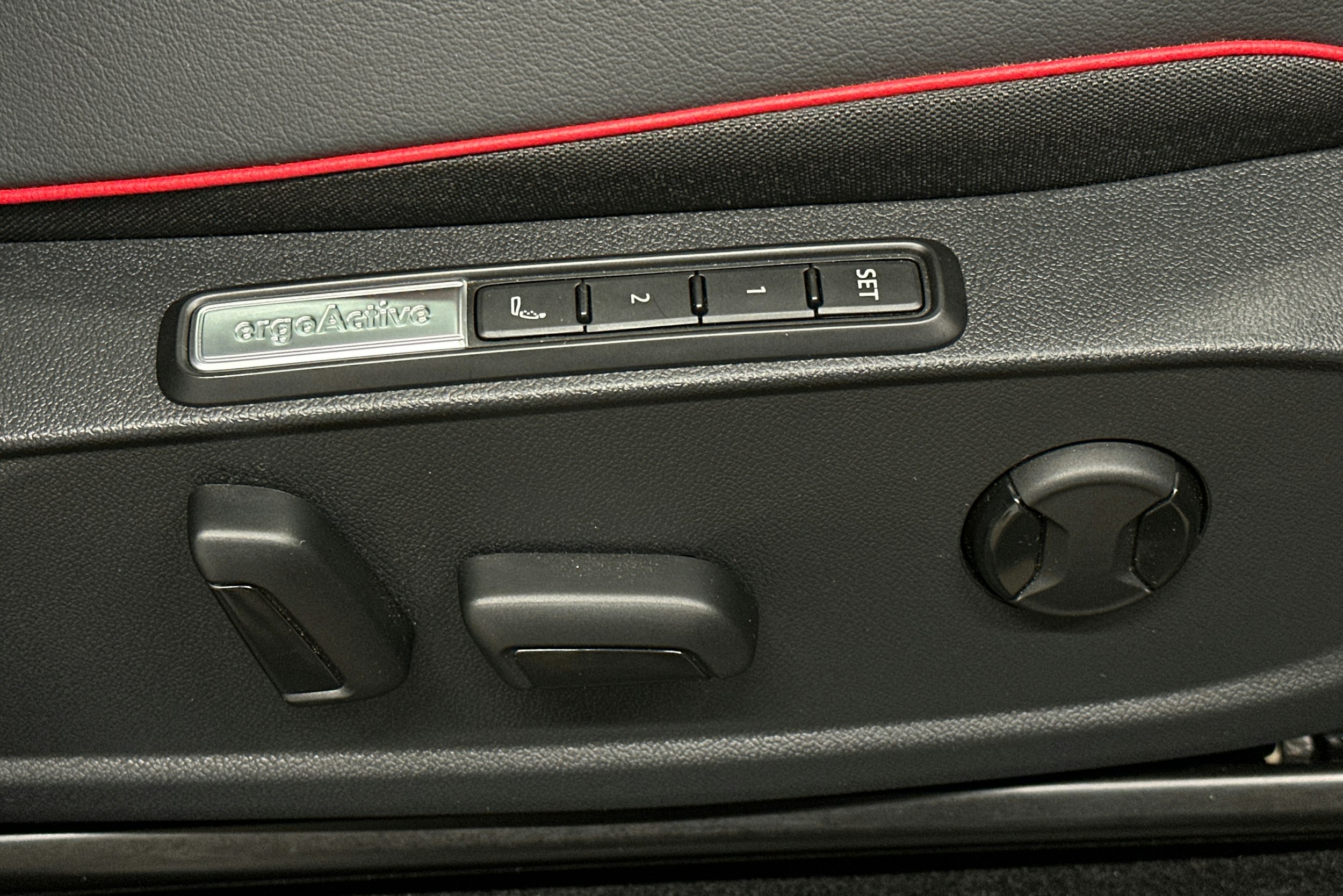 punainen Volkswagen ID.4 2025 kuva 19.