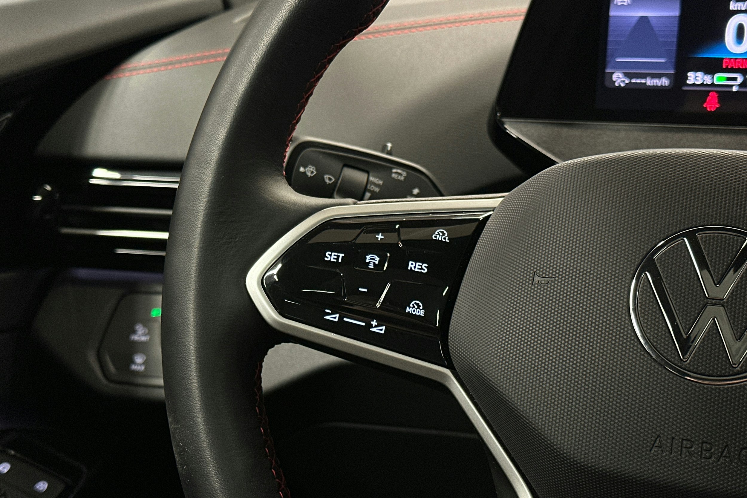 punainen Volkswagen ID.4 2025 kuva 21.