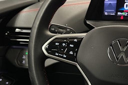 punainen Volkswagen ID.4 2025 kuva 21.