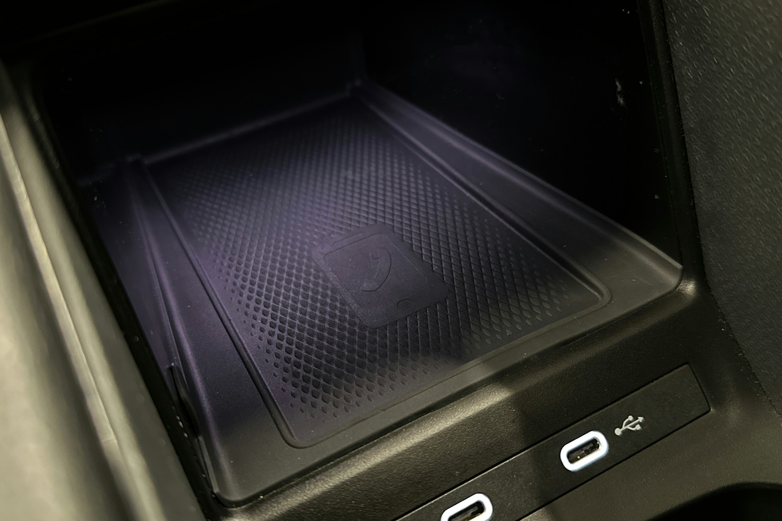 punainen Volkswagen ID.4 2025 kuva 34.