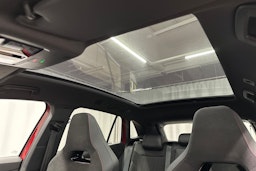 punainen Volkswagen ID.4 2025 kuva 36.