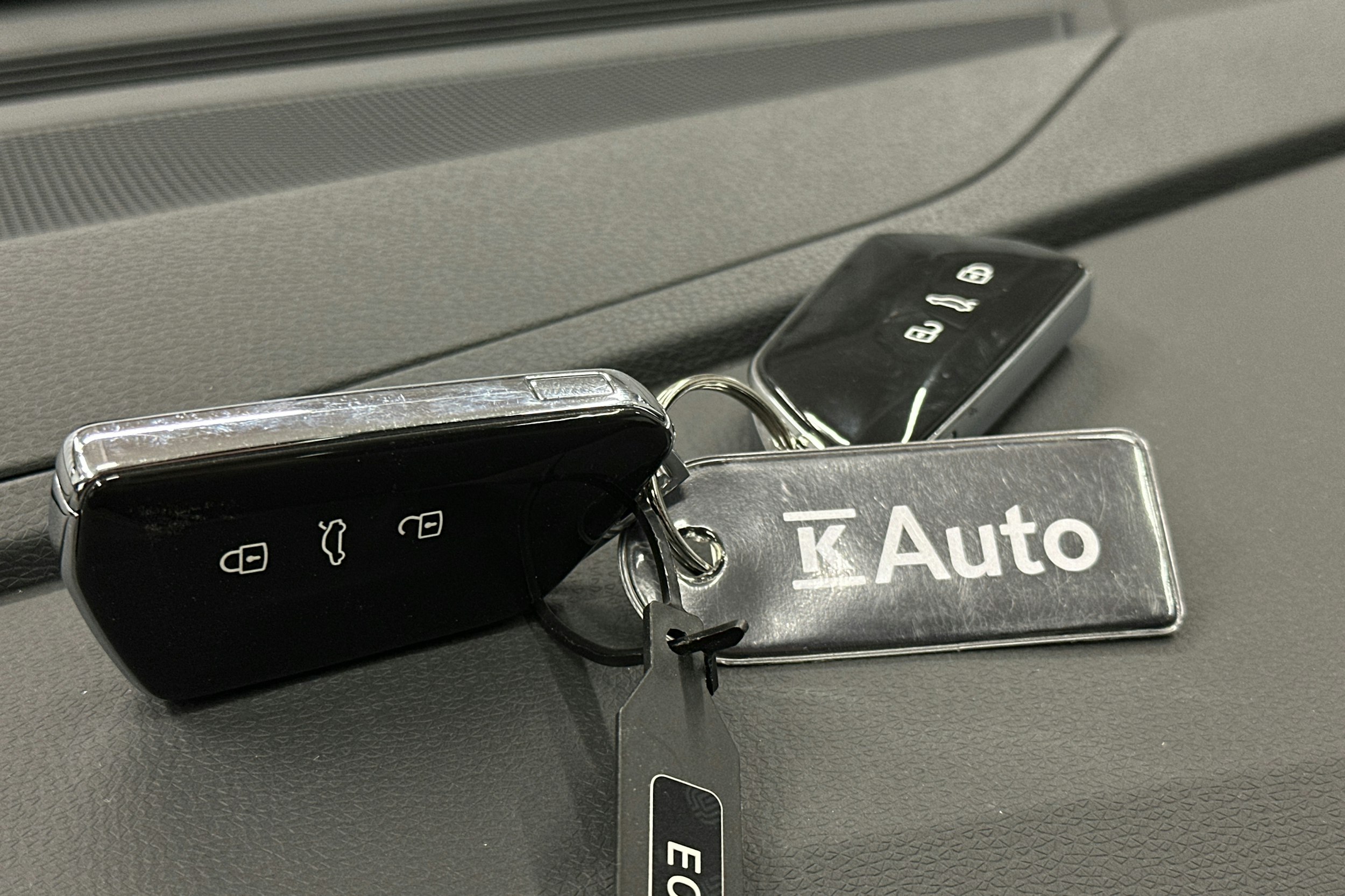 punainen Volkswagen ID.4 2025 kuva 37.