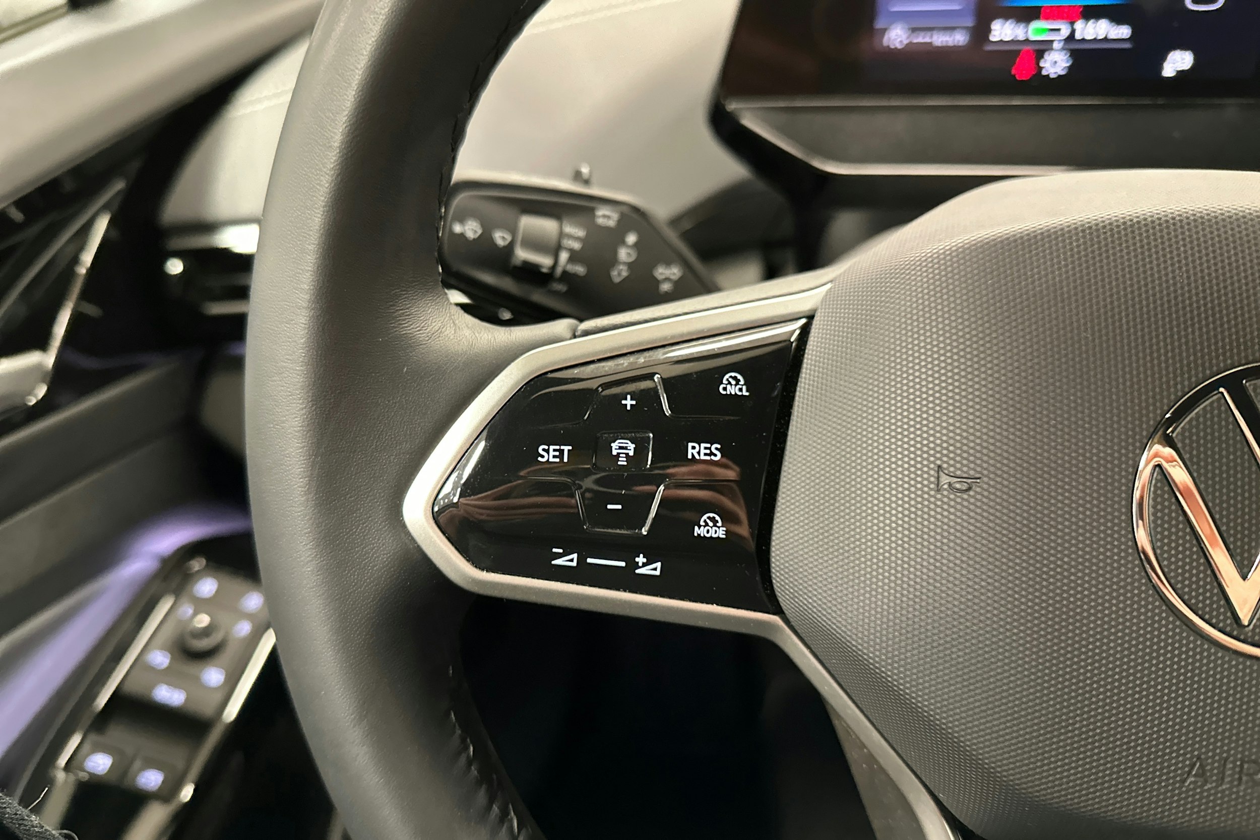 musta Volkswagen ID.4 2025 kuva 14.