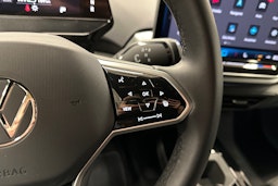 musta Volkswagen ID.4 2025 kuva 15.