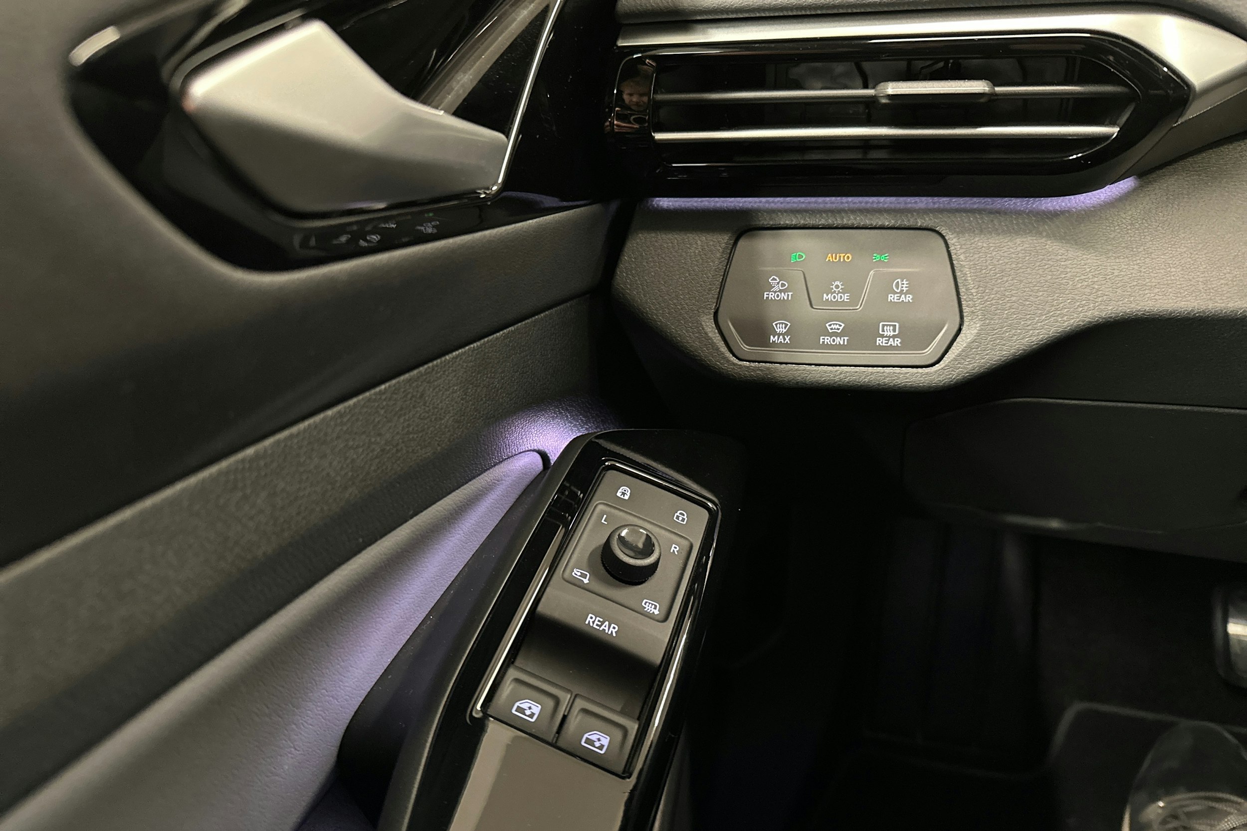 musta Volkswagen ID.4 2025 kuva 18.