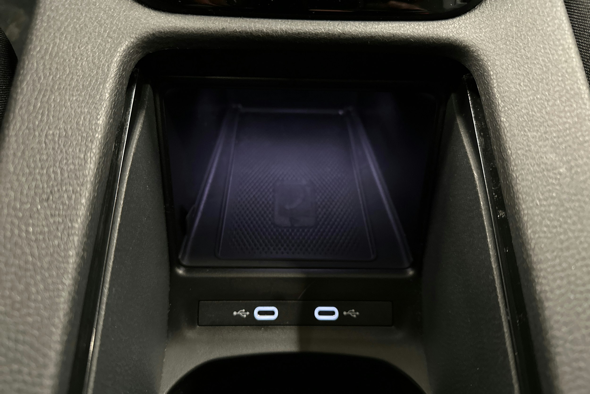 musta Volkswagen ID.4 2025 kuva 28.