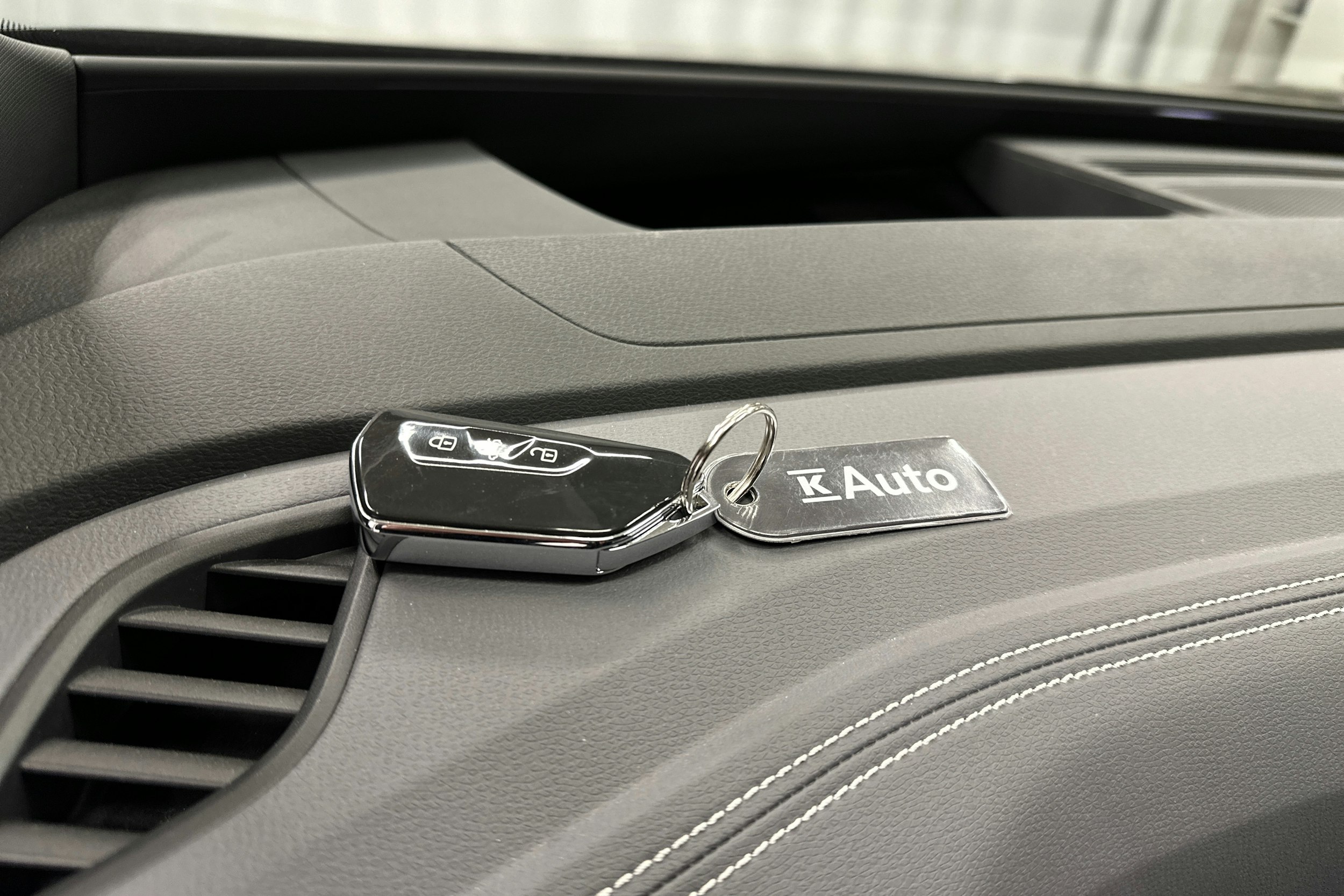 musta Volkswagen ID.4 2025 kuva 33.