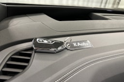 musta Volkswagen ID.4 2025 kuva 33.