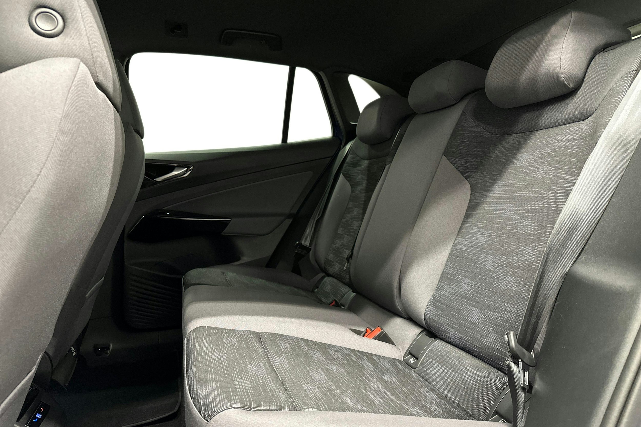 sininen Volkswagen ID.4 2025 kuva 10.