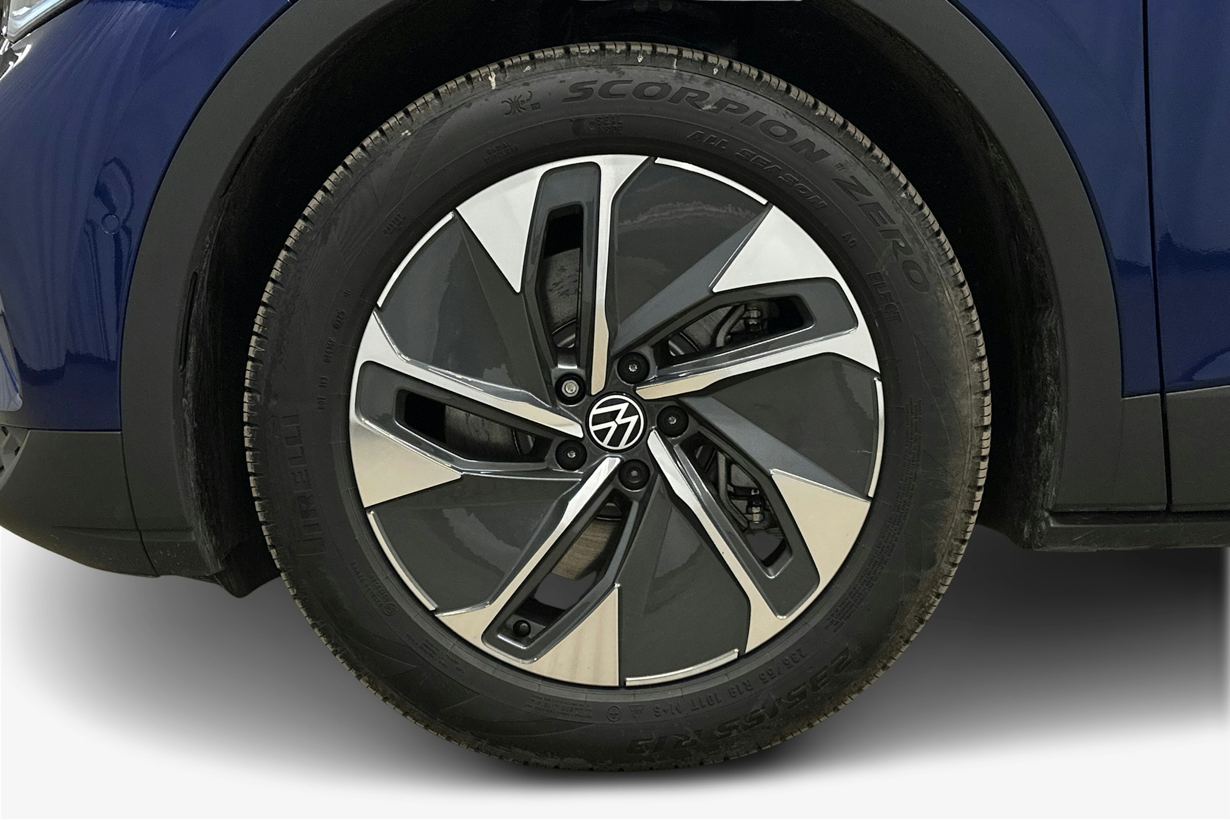 sininen Volkswagen ID.4 2025 kuva 11.