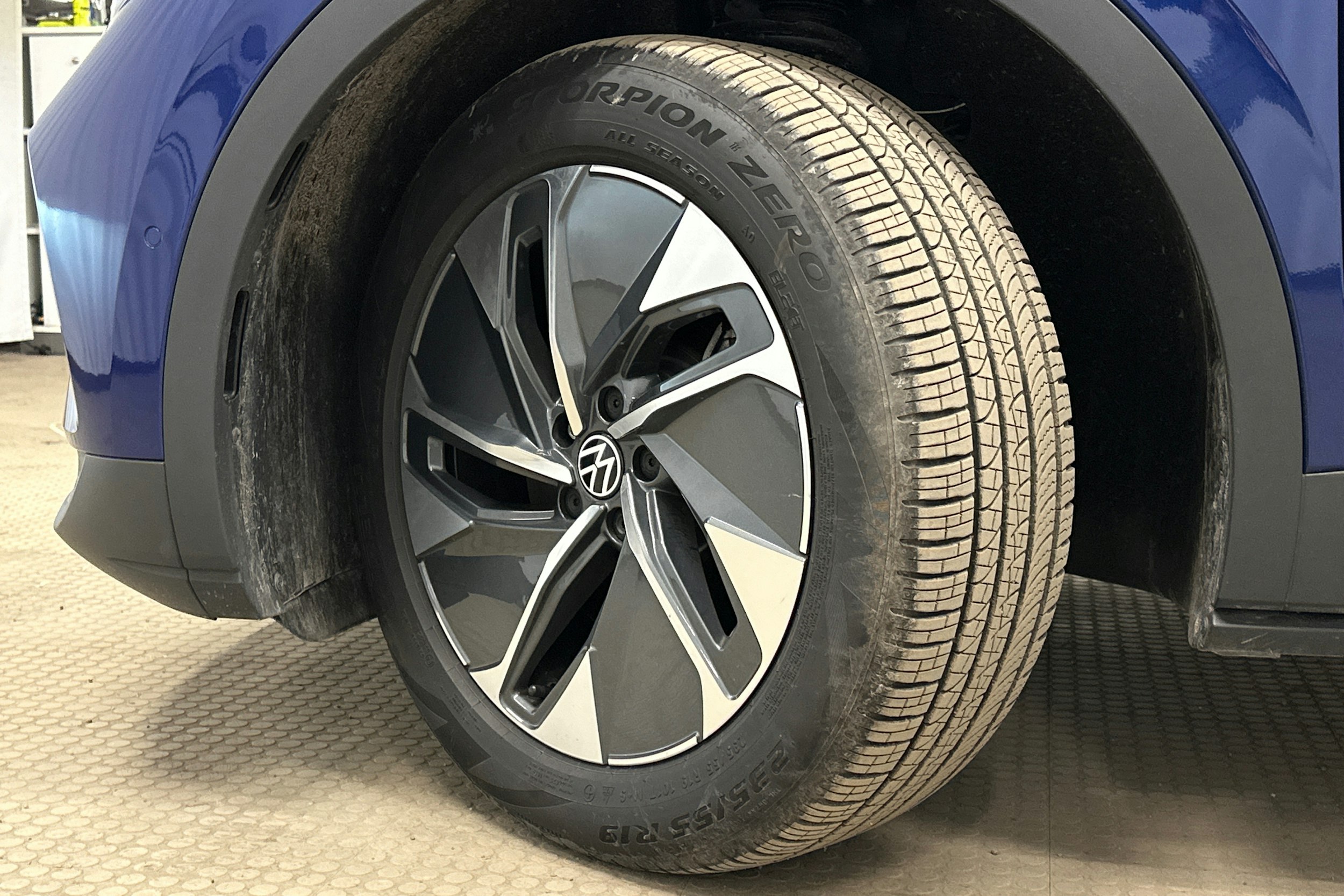 sininen Volkswagen ID.4 2025 kuva 13.