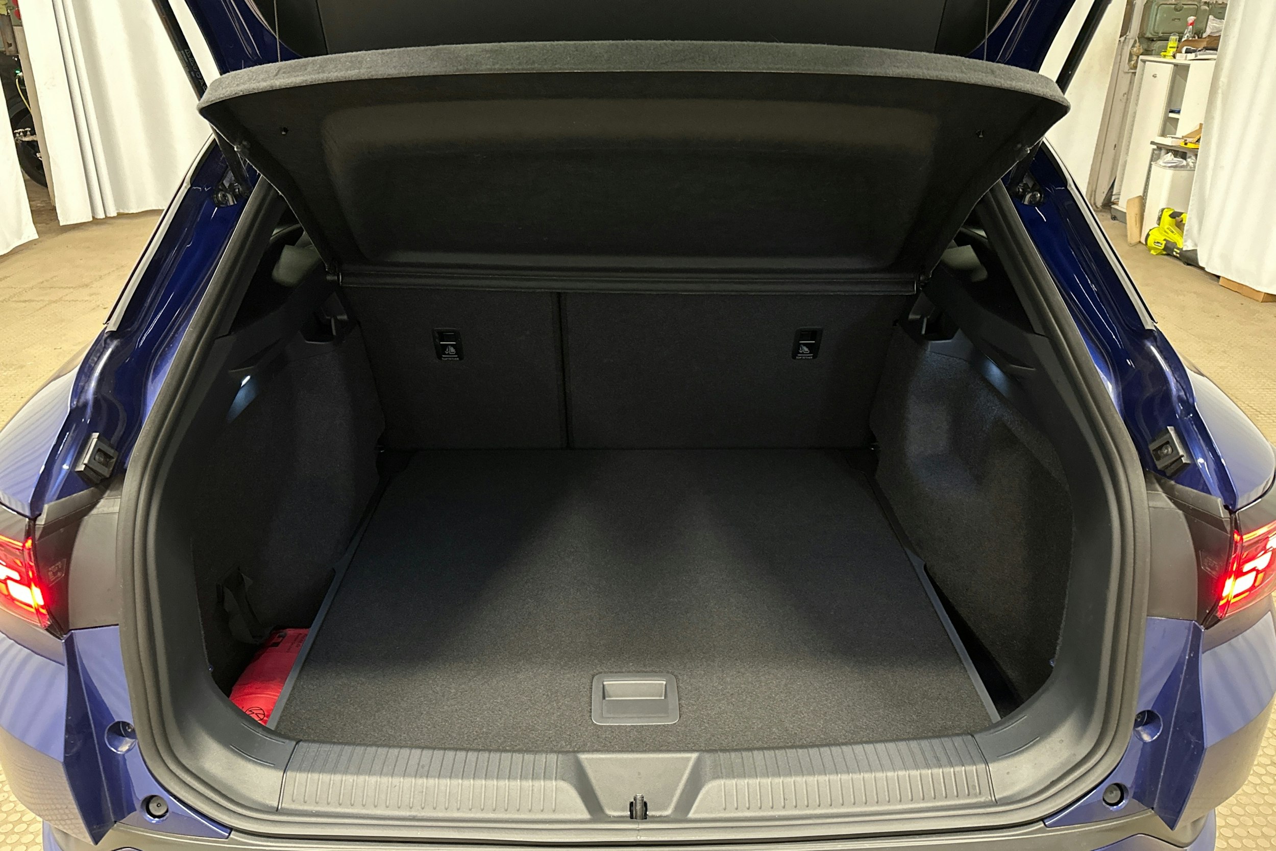 sininen Volkswagen ID.4 2025 kuva 14.