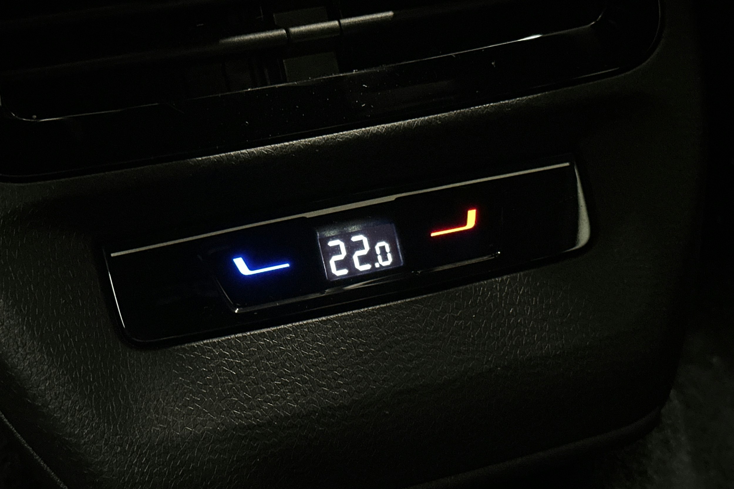 sininen Volkswagen ID.4 2025 kuva 16.