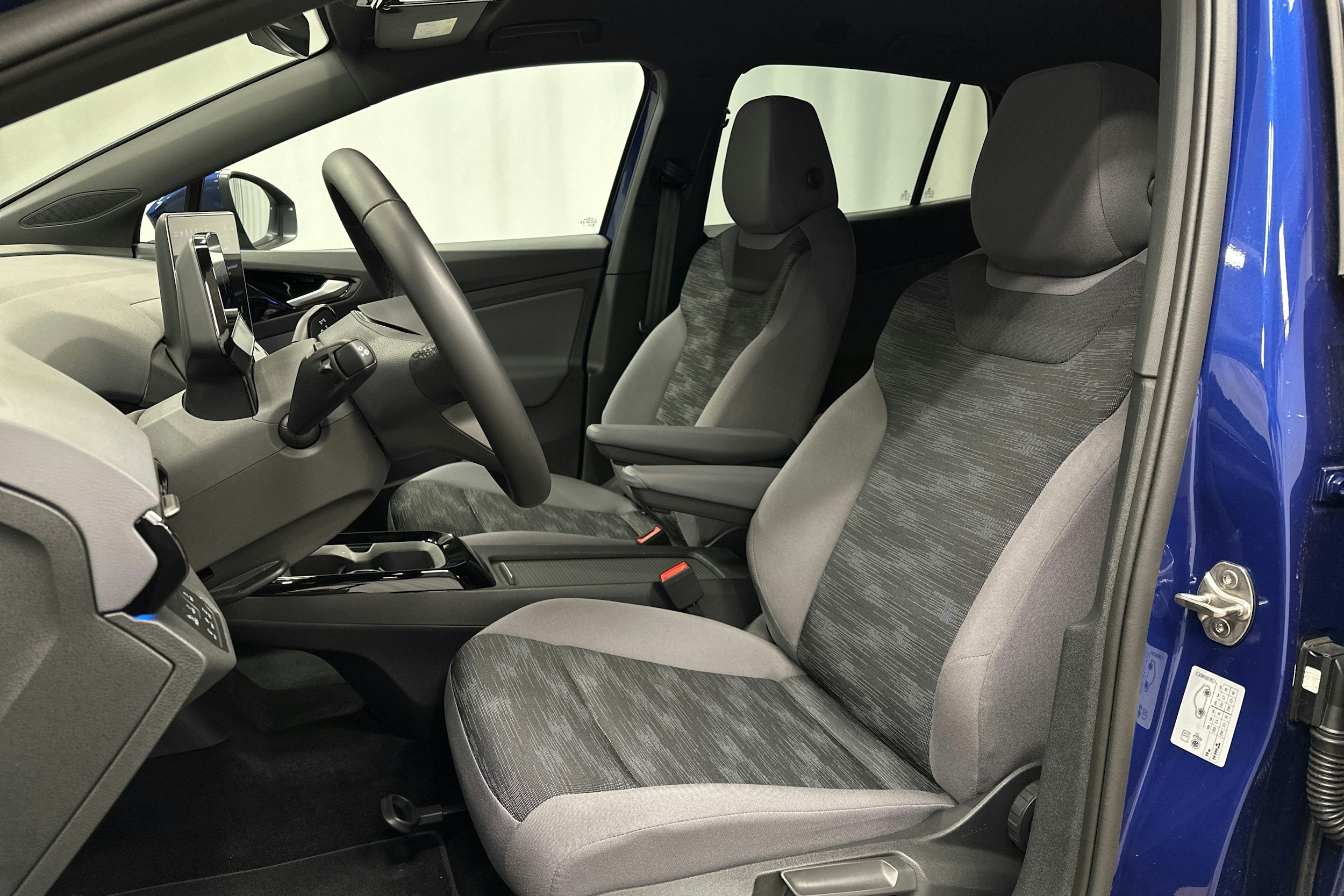 sininen Volkswagen ID.4 2025 kuva 17.